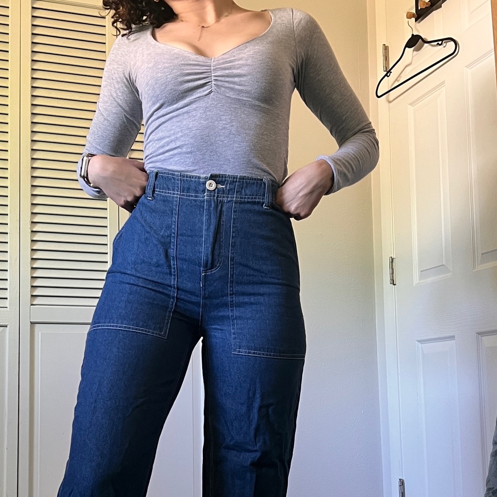 Brandy Melville Long Sleeve Crop Top